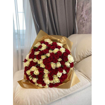 101 біла та червона троянда