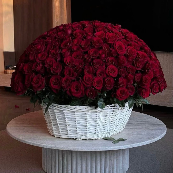 201 червона троянда в кошику