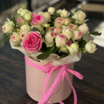 Кущові троянди в коробці "Рожева хмаринка"
