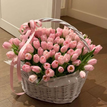 101 рожевий тюльпан в кошику