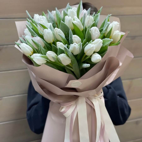 25 білих тюльпанів