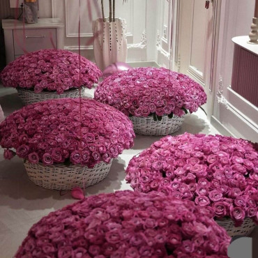 1001 троянда в кошиках